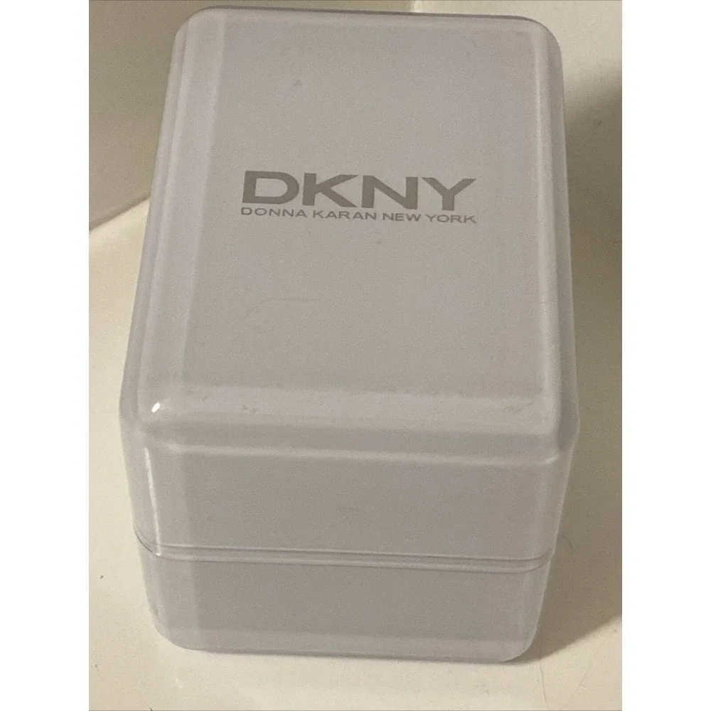 DKNY Watch 3362 Women Silver Tone Rectangle Case Mesh Band 30M‎ *Needs Battery*